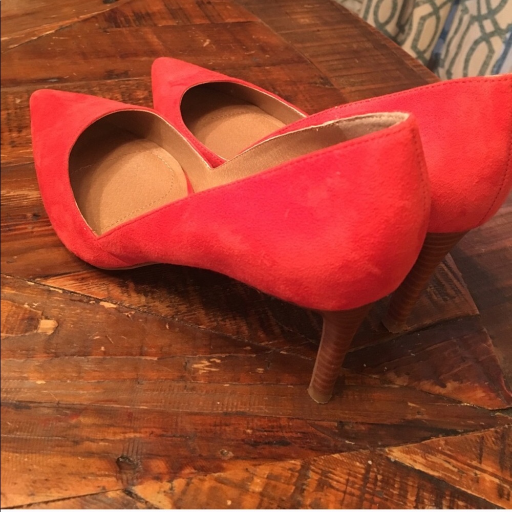 Tahari D’Orsay stacked heel pumps.